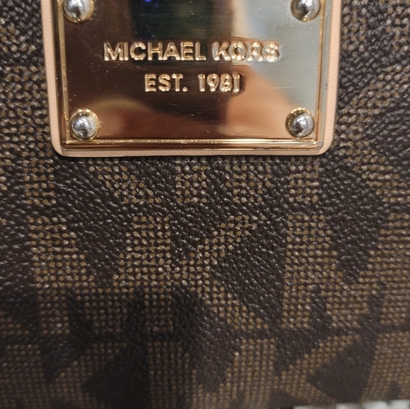 Michael Kors Large Logo Continental Wallet - Picture 2 of 8